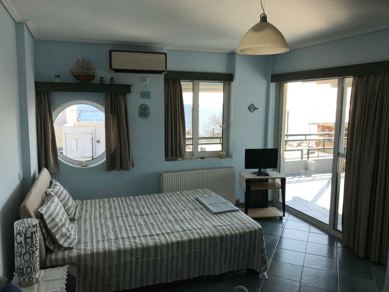Tg Kalamata Beach Studio With Sea View Terrace Apartamento Exterior foto